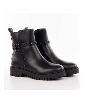 Bottine Guess Charlotte Damen Schwarz Synthetik. Authentischer Schuh der Marke Guess - Streetwear/Sportswear-Design von Guess - Guess für modebewusste Frauen, perfekt für den Alltag - Die schwarze Guess-Bottine lässt sich hervorragend mit dem Rest Ihrer Garderobe kombinieren - Bequeme Synthetikmaterialien - Klassischer Reißverschluss - Charlotte - Synthetik