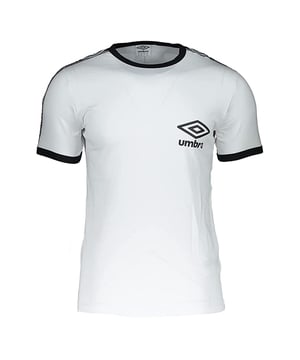 La camiseta para hombres de Umbro Wings Ringer es una pieza elegante y versátil que agrega un toque de talento deportivo a su guardarropa casual. Esta camiseta presenta un diseño único de timbre grabado, que combina comodidad y estilo sin esfuerzo.

Diseñada con un ajuste regular, esta camiseta ofrece una silueta cómoda y relajada. El estilo Ringer muestra detalles de cinta contrastantes alrededor del escote y las mangas, agregando un toque deportivo y retro de inspiración al diseño general.

Hecho a partir de materiales de alta calidad, esta camiseta asegura una sensación suave y cómoda contra la piel. La tela es duradera y transpirable, proporcionando comodidad durante todo el día para diversas actividades y ocasiones.

Con su clásico cuello de la tripulación, esta camiseta ofrece un aspecto atemporal que se puede combinar fácilmente con jeans, pantalones cortos o fondos informales. Ya sea que esté haciendo recados, conociendo amigos o participe en actividades deportivas, esta camiseta agrega un toque de estilo atlético a su atuendo.

El logotipo de Umbro se muestra sutilmente en el cofre, que representa el patrimonio y el compromiso de la marca con la calidad. El logotipo agrega un toque elegante y muestra su afinidad por la ropa deportiva que combina la moda y la funcionalidad.

Elija la camiseta para hombres de Umbro Ringer Ringer para su ajuste cómodo, materiales premium y diseño deportivo. Ya sea que se dirige al gimnasio o simplemente busque una opción informal y elegante, esta camiseta es una opción versátil que le permite expresar su estilo único con un toque de toque atlético.