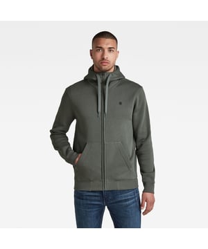 Kapuze mit Kordelzügen und erhöhtem Vorderteil. Gerippte Seitenpaneele, Bündchen und Taille. Lange Ärmel, gerade Einsätze – abgerundeter Saum. Geteilte Kängurutasche. G-Star RAW-Logo auf der Brust, ein gewebtes G-Star RAW-Label im unteren Rückenbereich. Reißverschlussverschluss. Dieser Stil ist aus einem hochwertigen Sweatstoff mit einem weichen Innenfutter gefertigt. Weicher, gestrickter Sweatstoff. Gerade.