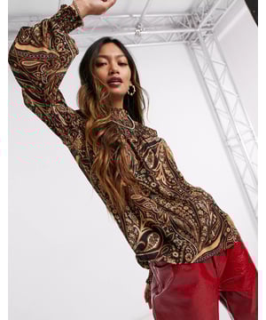 All-over print
High neck 
Long sleeves 
Shirred, stretch trims 
Regular fit 
True to size
