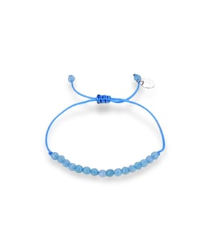 Pulsera aquisa de plata de ley 925 y jade azul turquesa con acabado en baño de rodio. Joyas con diseños excesivos en los que “el “charms es el protagonista. Delicados diseños dan nombre a MIX&MATCH. Charms: cuidadosamente terminados y pulidos a mano creando formas perfectas con infinitas combinaciones de circonitas de colores bañados en rodio, oro amarillo y oro rosa de 18 quilates sobre plata de Ley 925.

Como en los años 60 todo se vuelve a mezclar para un nuevo “golpe” de efecto para la generación beat, siendo el mejor mix de sobriedad newyorker y sensualidad femenina.

Los diseños con personalidad dictan el color y la madre naturaleza: la unión de diferentes materiales y una exquisita disposición de las piezas hacen de esta línea la joya única, definiendo el lado más british de la it girl: La relatividad es (IN) herente al color.