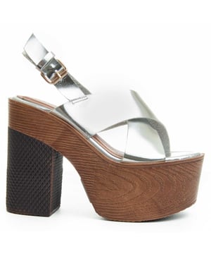 Dames hoge hak sandalen. Comfortabele pasvorm. Gevoerde inlegzool. Antislip zool. Verstevigde stiksels. Gemaakt door andere merken voor ons merk. Ongeveer maat: 12 cm hak en 5 cm plateau.