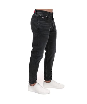 Tommy Hilfiger Relaxed Tapered Jeans für Herren in grau.- 5-Pocket-Konstruktion.- Hosenschlitz mit Reißverschluss und Knopfverschluss.- Gürtelschlaufen an der Taille.- Markenknöpfe und Nieten.- Gestickte Logofahne auf der rechten Gesäßtasche.- Fading an den Oberschenkeln, Knien und am Rücken.- Relaxed Fit Tapered.- 99% Baumwolle 1% Elasthan.- Ref: DM0DM082321AB