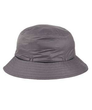 100% Polyamide. Fabric: Ripstop. Design: Logo. Fabric Technology: Breathable, Durable, DWR Finish, Water Repellent. Mesh Panels.