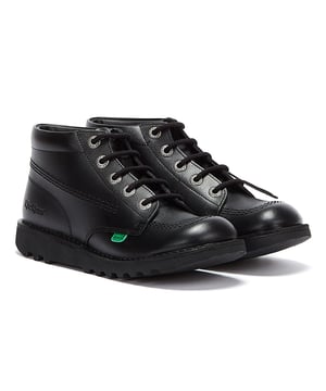Die Kickers Kick Hi Stiefeletten sind aus hochwertigem Leder gefertigt, die strukturierte Sohle sorgt für guten Halt und die kontrastfarbenen Schnürsenkel verleihen ihnen eine einzigartige Note. Diese Stiefeletten sind mit Kontrastnähten und einer kleinen Stofflasche fertig. Kickers Kick Hi Lederstiefel hat detaillierte Nähte an den Seiten und gut gepolsterten Kragen, die Kickers Kick Hi sowohl eine sichere und bequeme Passform geben.