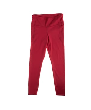 Leggins para mujer de cintura alta, diseñados para ofrecer un ajuste ceñido y cómodo que se adapta perfectamente al cuerpo. 

Confeccionados en un tejido elástico y suave, brindan libertad de movimiento, lo que los convierte en una opción ideal tanto para actividades deportivas como para el uso casual. 

La cintura ancha y alta proporciona soporte adicional en la zona abdominal, ofreciendo un ajuste seguro y favorecedor. 

Incluyen bolsillos laterales.

Estos leggins son perfectos para el gimnasio, yoga o simplemente para un día de relax, combinando comodidad y estilo.
 Composición: 79% Poliéster, 21% Elastano
 Cuidados:
- Lavar a máquina con agua fría.
- Utilizar colores similares en el lavado.
- Evitar el uso de blanqueadores.
- Secar a baja temperatura en secadora.
- No planchar.
- No lavar en seco.