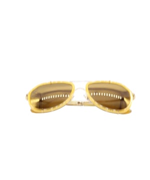 VINTAGE, RRP AS NEW
Double bridge metal pilot sunglasses with shiny metal finishes and colored rims. Lenses are held in place by metal claws making the model comfortable and durable.
Dolce & Gabbana Mirror Griffe Sunglasses in Yellow Metal
Color: yellow
Material: Metal
Condition: excellent
Sign of wear: No
SKU: 102787   
Size: One Size