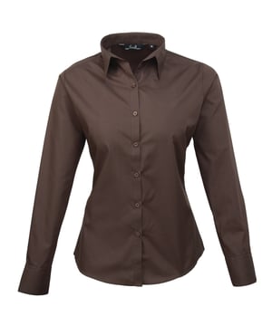 Dames easy care blouse met lange mouwen. Zachte kraag styling. Afgeronde onderzijde. Uitgeruste styling met borst- en rugpijltjes. Geparelmoerde knopen op wit shirt, zelfkleurige knopen op zwart. Dubbele knopen op de manchet. Maat 6*, 8, 10, 12, 14, 16, 18, 20, 22, 24, 26 * maat 6 alleen beschikbaar in zwart en wit. Buste: 6 - 35,5", 8 - 37,5", 10 - 39,5", 12 - 41,5", 14 - 43,5", 16 - 45,5" 18 - 47,5", 20 - 49,5", 22 - 51,5", 24 - 53,5", 26 - 55,5".. Stof 65% Polyester, 35% Katoen. Gewoon Popeline Weefgewicht 105gsm.