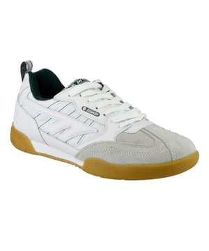 De Squash classic sneaker is een duurzame favoriet van Hi-Tec, klaar om je te helpen tijdens je spel. Een rubberen sportschoenzool biedt alle grip die je nodig hebt op beton, klei of gras. Oorspronkelijk ontworpen in 1974 voor squashwedstrijden. Maak deel uit van het erfgoed!