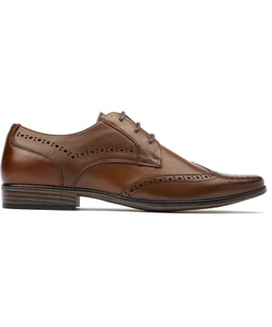Zapatos Soletrader Logan para hombre en color tostado, fabricados en piel y suela de pvc. Presentan detalle brogue y parte superior de piel.