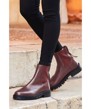 Complete every outfit
Wear-forever Chelsea boot style
Chunky sole for an on-trend look
Zip back fastening
Style with leggings and an oversized knit for weekend chic
Add edge to feminine dresses