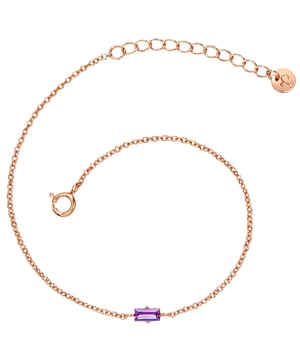 Are you looking for a filigree bracelet with a touch of glamor? Then this model of the label Glapppiece Munich may be your new favorite accessory! The delicate anchor bracelet hugs your wrist and scores at second glance with a small sparkle highlight: Integrated into the chain strand A precisely faceted zirconia crystal breaks the light and makes the bracelet a glittering understatement. The bracelet is made of 925 sterling silver and refined with rose gold - a must -have for fans of the trendy gold nuance. A subtle spring ring closure and an extension chain enable easy length adjustment.