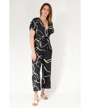Perfect your summer edit with this jazzy leaf print jumpsuit. Pair with your favourite sandals and a lightweight cargo jacket Fit: Relaxed Fit, Sizing: Generous - if between sizes you may wish to go one size down