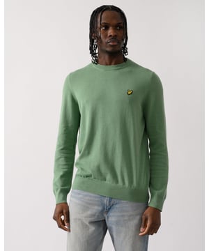 We know the value of a well-made staple, so classic pieces like this jumper form the core of our Lyle & Scott collections. It's been knitted from soft 100% cotton and has a slim fit – perfect for layering under a jacket.
- Round neck
- Long sleeves
- Ribbed hemline, cuffs and neckline
- Composition: 100% cotton