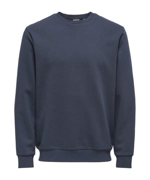 Das Only & Sons Sweatshirt für Herren bietet den perfekten Mix aus Komfort und Stil für den Alltag. Dieses Sweatshirt ist normal geschnitten, was für eine bequeme Passform sorgt, die weder zu eng noch zu weit ist. Der Rundhalsausschnitt verleiht dem Pullover eine zeitlose Note und macht ihn vielseitig kombinierbar. Mit Langarm-Design und Rippbündchen an Ärmeln und Saum wird ein klassischer und gleichzeitig moderner Look geschaffen. Hergestellt aus hochwertigen Materialien, bietet das Sweatshirt nicht nur hohen Tragekomfort, sondern auch Langlebigkeit. Es bleibt auch nach vielen Wäschen formbeständig und kann nur maximal 5% einlaufen, was die Pflege erleichtert. Ein Must-have für Herren, die auf der Suche nach einem bequemen und stilvollen Pullover sind – ideal für Freizeit, Büro oder entspannte Abende. Kombinieren Sie es mit Jeans oder Chinos, um ein lässiges oder smartes Outfit zu kreieren!
