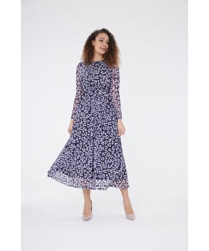 Este vestido de power mesh con forro es el equilibrio perfecto entre comodidad y estilo. Este vestido atemporal presenta mangas transparentes, un estampado de leopardo lila y un dobladillo midi. Esta prenda llamativa ajusta la cintura y cae con gracia sobre tus curvas. El acabado ligero y elástico de malla le da a las mangas largas un look transparente y favorecedor. Combínalo con tus tacones o zapatos planos favoritos, y estarás lista para cualquier ocasión.

Exterior: 95% Poliéster, 5% Elastano
Forro: 100% Poliéster

Lavado a 40°