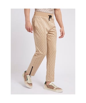 Jogging Guess Multi 4G Homme Beige Synthétique. Authentisches Kleidungsstück der Marke Guess – Streetwear-/Sportswear-Design von Guess – Guess für modebewusste Männer, perfekt für den Alltag – Der beige Jogginganzug von Guess lässt sich ideal mit dem Rest Ihrer Garderobe kombinieren – bequemer synthetischer Stoff – klassisch – Multi 4G –