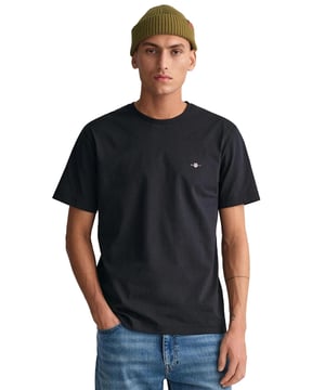 Gant Original T-Shirt is a classic crew-neck tee with logo embroidery on the chest. Feature Short Sleeves and a Crew Neckline. Crafted With 100% Cotton, these Lightweight and breathable Regular Fit T-shirts are Machine Washable.