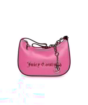 Juicy Couture Schoudertas: Tijdloze elegantie

Omarm tijdloze elegantie met deze schoudertas van Juicy Couture. Hij is gemaakt van zacht kunstleer en heeft een iconisch en verfijnd ontwerp. Het zilverkleurige metalen Juicy Couture-logo voegt een opvallende touch toe, waardoor hij perfect past bij je outfits, zowel overdag als 's avonds.

Afmetingen: 24,5 x 5 x 19,5 cm