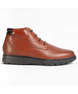 Garantía Purapiel, 10 años de garantía. Bota para hombre. Fabricado en cuero 100% natural libre de Cromo VI. Materiales de máxima calidad. Suela de goma antideslizante. Plantilla acolchada. Fabricado por otras marca para nuestra marca. Medidas aproximadas: 10 cm alto de caña y 10 cm ancho de caña.