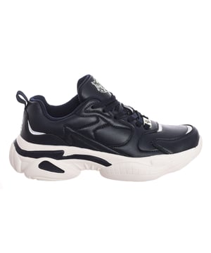Sportschuhe von Plein Sport.
 Mittelhohe Sportschuhe, ideal für den Alltag.
 Bequemes und atmungsaktives Material.
 Eingravierte Markeninitialen auf der Rückseite.
 Abzeichen auf der Zunge.
 Mit Schnürsenkeln verstellbar.
 Nähte in Ton gehalten.
 Zusammensetzung: Äußeres: Synthetik; Innen: Textil+Leder; Sohle: Synthetik
 Pflege:
Mit einem feuchten Tuch reinigen.