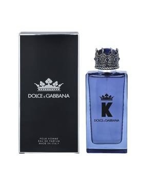 K Eau de Parfum von Dolce & Gabbana ist ein holzig-aromatischer Herrenduft und wurde im Jahr 2020 lanciert. Der Duft hat Kopfnoten von Blutorange, Wacholderbeeren, Piment, Zitrone, sizilianische Zitrone und Kardamom; Mittelnoten von Feigennektar, Lavendel, Geranie und Muskatellersalbei und Basisnoten von Zedernholz, Patchouli, Vetiver und Cypriolöl oder Nagarmotha.