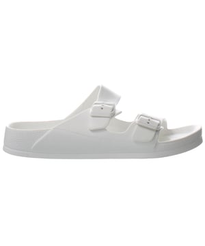 Las deslizaderas blancas para hombre Penguin Heatwave son una opción de calzado elegante y cómoda para quienes buscan un aire veraniego relajado y desenfadado. Estas deslizaderas combinan un diseño clásico con elementos modernos, lo que las hace perfectas para descansar junto a la piscina o pasear por la playa.

Fabricadas con sencillez y funcionalidad en mente, estas deslizaderas presentan una parte superior sintética blanca que ofrece un aspecto limpio y fresco. La correa ancha que cruza la parte superior del pie proporciona un ajuste seguro y regulable, permitiéndote encontrar el nivel de comodidad perfecto. La correa está adornada con el logotipo de Penguin, añadiendo un toque de marca y estilo.

Las zapatillas Heatwave Sliders se han diseñado pensando en la comodidad. Cuentan con una plantilla acolchada que se amolda a la forma del pie, proporcionando una sensación de suavidad y apoyo a cada paso. Su construcción ligera garantiza la facilidad de uso, permitiéndote moverte libre y cómodamente durante todo el día.

La suela de goma duradera ofrece una tracción y estabilidad fiables, haciendo que estas zapatillas sean adecuadas para diversas superficies. Tanto si caminas sobre arena, baldosas o hierba, puedes moverte con confianza por tu entorno con estos deslizadores.

El versátil color blanco de estos deslizadores hace que sean fáciles de combinar con diferentes atuendos de verano. Ya lleves bañador, pantalones cortos o incluso un atuendo informal de verano, estas deslizaderas complementarán tu estilo sin esfuerzo.

En resumen, las Penguin Heatwave Men's White Sliders son una elección elegante y cómoda para el calzado de verano. Con su diseño sencillo, su ajuste regulable y su plantilla acolchada, estas deslizaderas proporcionan la combinación perfecta de estilo y comodidad para descansar o explorar bajo el sol.