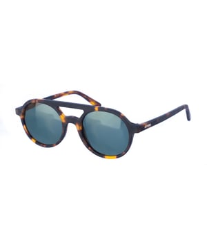 Gafas de sol Kypers con montura de acetato.
Color Marrón
Forma ovalada.
Lentes de color Verde
Patillas de acetato, con el nombre de la marca grabado.
100% Protección UV. 
Cristales antirreflejo polarizados.
Incluye una funda de tela de protección.

Medidas  Alto lente: 43 mm
Ancho lente: 50 mm.
Puente: 21 mm.
Patillas: 145 mm.


Limpieza y manutención:
-Limpiar las gafas con agua y jabón (neutro).
- No utilice paños sucios o abrasivos, que puedan alterar las características de los filtros.
- Utilice solo accesorios y repuestos originales.