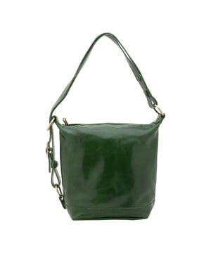 Bolso tipo bombonera para mujer. El cierre es con cremallera. Los bolsillos internos son uno con cremallera. Los bolsillos externos están ausentes. La bandolera es ajustable en piel. Falta el mango. Hay un compartimento interno. El material exterior es auténtica piel de vacuno. Internamente está forrado en algodón. Medidas: 34x33x15 cm. Hecho en Italia
