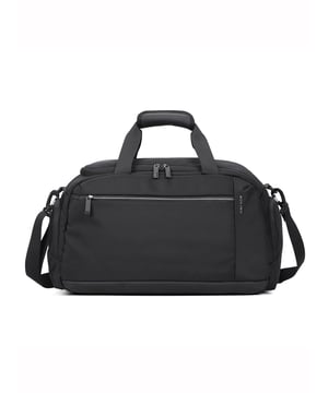 Bolsa de viaje unisex. El cierre es con cremallera. Los bolsillos internos son uno con cremallera. Los bolsillos externos son uno frontal con cremallera y dos bolsillos laterales con cremallera. La bandolera es ajustable en tela. El asa es de tela. Hay un compartimento interno. El material exterior es poliéster. Internamente está forrado en poliéster. Medidas: 45x22x27 cm. Producto de moda