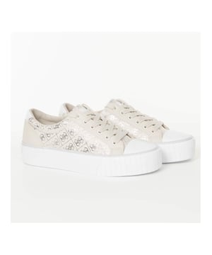 Basket Guess Logo 4g Silber Damen Beige Synthetisches Leder. Authentischer Schuh der Marke Guess - Streetwear/Sportswear-Design von Guess - Guess für modebewusste Frauen, perfekt für den Alltag - Die beigen Basket Guess lassen sich hervorragend mit dem Rest Ihrer Garderobe kombinieren - Bequemes Material aus Synthetikleder - Klassische Schnürsenkel - Silbernes 4g-Logo - Synthetisch.