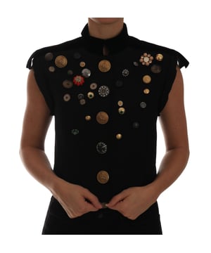 Chaleco Dolce & Gabbana de pasarela adornado con detalles de cristal  
Nuevo con etiquetas  
100% auténtico  
Hermosamente adornado con botones y detalles de cristal  
Estilo militar  
Color: Negro  
Detalles de logo  
Hecho en Italia  
Composición del material: 70% algodón, 12% poliéster, 5% seda, 3% nailon, 3% acetato, 2% lana, 1% elastano  
Bordado: 50% algodón, 15% vidrio, 10% poliéster, 10% rayón, 5% acrílico, 5% PVC, 5% fibras metálicas