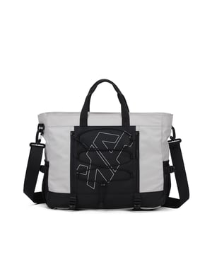 Bolso bandolera unisex. El cierre es con cremallera. Los bolsillos internos son bolsillos multifuncionales. Los bolsillos externos son uno abierto en la parte trasera. La bandolera es ajustable y extraíble en tejido. El mango está fabricado en nailon. Hay un compartimento interno. El material exterior es poliéster. Internamente está forrado en poliéster. Medidas: 39x12,5x31 cm. Producto de moda