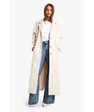 Wrap up in the latest coats and jackets and get out-there with your outerwearBreathe life into your new season layering with the latest coats and jackets from boohoo. Supersize your silhouette in a padded jacket, stick to sporty styling with a bomber, or protect yourself from the elements in a plastic raincoat. For a more luxe layering piece, faux fur coats come in fondant shades and longline duster coats give your look an androgynous edge.