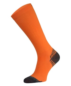 Comodo 1 Pack Calcetines de Compresión Largos para CorrerComodo lleva proporcionando calcetines de alta calidad para hombres y mujeres desde 1996. Venden una amplia gama de calcetines para senderismo, ciclismo, caza, esquí y otras actividades al aire libre. Están fabricados con un fuerte enhebrado elástico que aplica una compresión gradual a los músculos, aumentando la circulación e impulsando el oxígeno. Estos calcetines están disponibles en las tallas 3 a 11 del Reino Unido y son adecuados tanto para hombres como para mujeres. Están fabricados con un 80% de microfibra de poliamida, un 10% de polipropileno y un 10% de elastano, y se pueden lavar a máquina a 30 ºC. Extra Product Details - Sizes 3-11 UK - 1 Pair - Compression socks - Prevents Injury - Machine Washable - Knee Length - Unisex