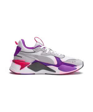 Cuando el futuro se encuentra con el pasado ...
... obtienes la zapatilla perfecta. Y el PUMA RS-X Bold es definitivamente una de esas zapatillas de deporte retro-futuro. Aquí solo el diseño grita "¡Ponme en!". ¿Quién podría decir que no a eso? La silueta se basa en una zapatilla deportiva clásica, mientras que los detalles ingeniosos y coloridos, diferentes superposiciones y una suela exterior extra gruesa y detallada le dan al RS-X un toque muy especial. Pero ahora, si crees que el Puma RS se ve solo bien, estabas equivocado. ¡También es muy cómodo! Una entresuela IMEVA ligera, la parte superior de cuero resistente y un bucle de lengua extra grande completa el paquete de confort aquí.

RS-X Bold: las características
Superior: cuero / textil
Material interno: textil
Plantilla: textil
Cierre de encaje (6 agujeros)
Logotipo de Puma en lengua y talón
Sistema de ejecución integrado
Suela de goma
RS-X: ¿Qué más quieres?
¿Tu zapatilla no solo debe ser cómoda, también quieres llamar a todos la atención? ¡Entonces el Puma RS está garantizado para convertirse en su nuevo zapato favorito! Ya sea que lo combine informal en su tiempo libre con jeans o ponga la guinda del pastel y lo use en el gimnasio con pantalones de trote, ¡con el RS-X su estilo no tiene límites!