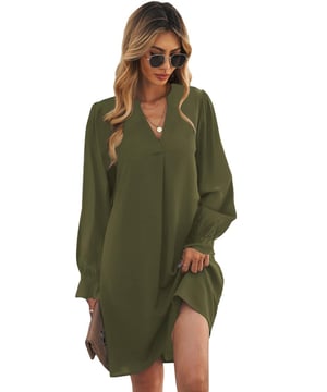 Luxurious and stylish Split V Neck Ruffled Sleeves Shirt Dress
  Split V neck design adds elegance and sophistication
  Ruffled sleeves for a feminine and playful touch
  Suitable for both casual and formal occasions
  Made from Quality materials for comfort
  Flattering fit
  Available in a range of sizes
  A stunning addition to any womans wardrobe