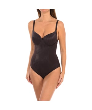 Body Vanesa.
Copas con aros y relleno, con tejido de franjas en la parte central.
Tirantes regulables.
Una prenda cómoda y femenina ideal para el día a día de la mujer.
La innovación, la calidad de sus materias primas y la evolución constante de su producto han marcado la trayectoria de Selene consolidando a una empresa líder en ropa interior femenina.
 Composición: 56% Poliamida, 31% Poliéster, 13% Elastano
 Cuidados:
Lavar a temperatura máxima 30º.
No planchar. 
No usar lejía.
No usar secadora.
No lavar en seco.