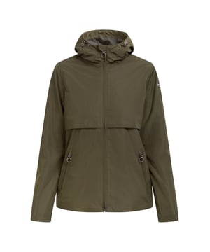 Bei dieser Jacke von DreiMaster Maritim verbinden sich Stil und Funktion. Die atmungsaktive, leichte Jacke ist aus einem recycelten, veränderlichen Material gefertigt, das dank einer Beschichtung wasser- und winddicht ist. Ihr gerader Schnitt zeigt eine klassische Passform mit zwei seitlichen Reißverschlusstaschen und einer Kapuze mit elastischen Zugbändern. Der dezente Logo-Print am Oberarm sorgt mit den für DreiMaster typischen Koordinaten für einen maritimen Touch.  Übergangsjacke
