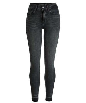 77% algodón, 17% modal, 4% poliéster, 2% elastano; Vaqueros Calvin Klein Jeans; Modelo: J20J205889916; Mano de obra de alta calidad; Flaco, de talle alto, elástico; estilo "5 bolsillos"; Cierre: botón, cremallera; hebillas de cinturon; Mirada destruida; Muy elástico, se adapta a la forma del cuerpo hasta 3 tallas; Detalles del logotipo de Calvin Klein Jeans