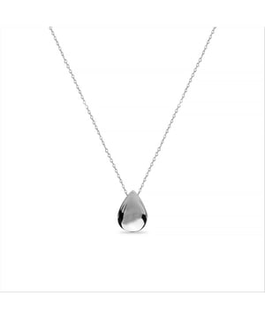 Heshi collier van 925 sterling zilver met gerhodineerde afwerking. Delicate ontwerpen geven naam aan MOMENTS TO SHINE in puur zilver. Sieraden die een krachtige delicatesse distilleren en kleurrijke en unieke vormen combineren, zorgvuldig gerhodineerd met roségoud en geelgoud op 925 sterling zilver, waardoor een minimalistische sfeer ontstaat waarin elegantie vanzelf straalt, geïnspireerd door de onbewuste muze van streetstyle artiesten die geloven dat vrouwen zich kleden op het gehoor: het sieraad altijd laten spreken en het als uitgangspunt kiezen.  Het verfijnde en delicate heeft het gewonnen van het strakke en energieke in een afwerking die alleen geschikt is voor vrouwen die op zoek zijn naar een meer verfijnde touch: een (on)verwarrend stijlicoon.