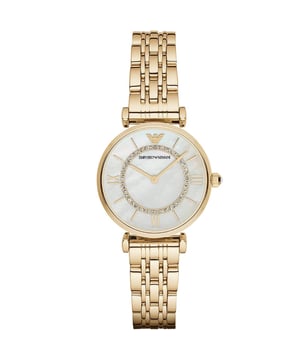 Stilvolle Uhr der Marke Emporio Armani in der Farbe Gold. Die Uhr ist aus rostfreiem Stahl gefertigt. Das Armband ist ebenfalls aus Edelstahl, hat eine Faltschließe und kann kleiner gemacht werden. Das Gehäuse der Uhr hat einen Durchmesser von 32 mm.  Marke: Emporio ArmaniModellname: AR1907 (32mm)Kategorie: DamenarmbanduhrMaterialien: EdelstahlFarbe: gold, weiß