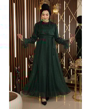 Stoffmerkmal: Hergestellt aus glitzerndem Chiffon-Stoff. Produktmerkmal: Neues Hijab-Modestück der Saison. Gefüttert. Mit Knopfverschluss am Rücken. Elastischer Bund. Manschetten mit Steinverzierungen. Wird mit einem abnehmbaren Gürtel geliefert. Aufgrund von Konzeptfotoshootings kann es zu leichten Farbabweichungen beim Produkt kommen. Das Model trägt Größe 38. Größe 38 Abendkleid
