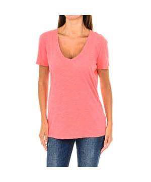 T-Shirt.
 Farbe Koralle
 V-Ausschnitt.
 Kurze Ärmel.
 Passende Nähte.

 Zusammenstellung:
 100% Baumwolle.

 Waschanleitung:
 - Maximal bei 30ºC waschen.
 - Bügeln bei mittlerer Temperatur, max. 110ºC.
 - Darf einen Trockner benutzen.
 - Kein Bleichmittel verwenden.
 - Kann nicht chemisch gereinigt werden.
 Zusammenstellung: 100% Baumwolle
 Pflege:
Maschinenwäsche bei maximal 30º.
Verwenden Sie keine Bleichmittel.
Es erlaubt nicht die Verwendung eines Trockners.
Erlaubt das Bügeln bei mittlerer bis niedriger Temperatur.
Nicht chemisch reinigen.