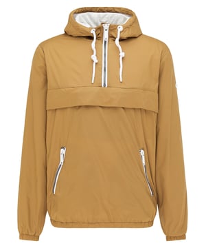 geen voering/geen voering, geen vulling  Dit stoere windjack van DreiMaster Maritim is ultralicht en heeft een grote capuchon met stijlvolle koordogen. Dankzij de halve ritssluiting en de grijze jersey voering wordt het een casual slip-on jack. De twee zijzakken met ritssluiting in contrasterende kleuren zijn een trendy blikvanger. Een heuptasje biedt ook meer opbergruimte. Een ritssluiting aan de zijkant maakt het in- en uitstappen gemakkelijk. Label-typische logo-accessoires in maritieme stijl maken het model compleet.  Slip-on jas