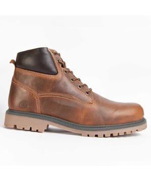 Garantía Purapiel, 10 años de garantía. Bota para hombre. Fabricado en cuero 100% natural libre de Cromo VI. Materiales de máxima calidad. Suela de goma antideslizante. Membrana Waterproof. Plantilla acolchada. Fabricado por otras marca para nuestra marca. Medidas aproximadas: 12 cm alto de caña y 8 cm ancho de caña.