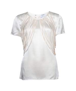 VINTAGE, UVP WIE NEU  
Chanel off-white Laufstegbluse. Der Artikel ist in gutem Zustand. Sehr kleiner Fleck am rechten Ärmel. • ZUSTAND: guter Zustand • GRÖSSE: FR42 - L • MAßE: Länge 63 cm Breite 44 cm Taille 45 cm Schulterbreite 41 cm Ärmellänge 15 cm • MATERIAL: 100% Seide • PFLEGE: chemische Reinigung • FARBE: off-white Maße: Länge: 630 mm