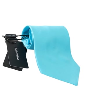 <ul>
  <li>Absolutamente impresionante 100% autentico nuevo con etiquetas Dolce & Gabbana Tie</li>
  <li>Color: Azul claro</li>
  <li>Modelo: Atado</li>
  <li>Material: 100% seda</li>
  <li>Ancho: 12cm</li>
  <li>Fabricado en Italia</li>
</ul>