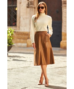 Your tops deserve it
Classic A-line cut
Made from buttery-soft leather
Chic chocolate shade
Patch pockets, because everything is better with pockets
Tuck in blouses, knits, nice tops or simple tees
