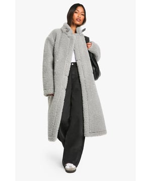 Wrap up in the latest coats and jackets and get out-there with your outerwearBreathe life into your new season layering with the latest coats and jackets from boohoo. Supersize your silhouette in a padded jacket, stick to sporty styling with a bomber, or protect yourself from the elements in a plastic raincoat. For a more luxe layering piece, faux fur coats come in fondant shades and longline duster coats give your look an androgynous edge.